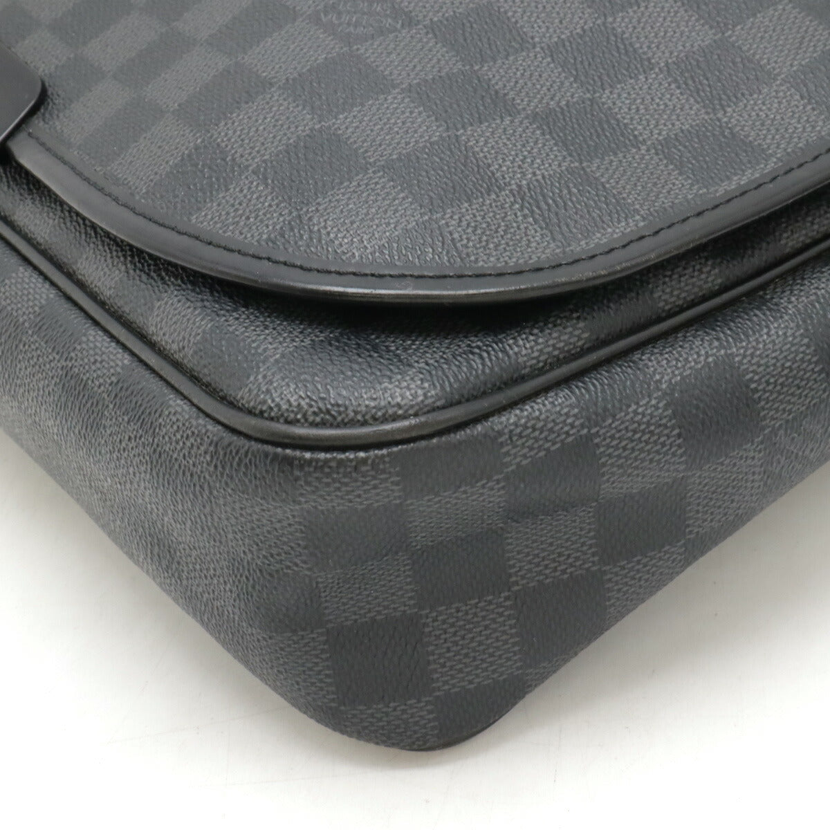 Louis Vuitton Damier Graphite Daniel MM Messenger Bag