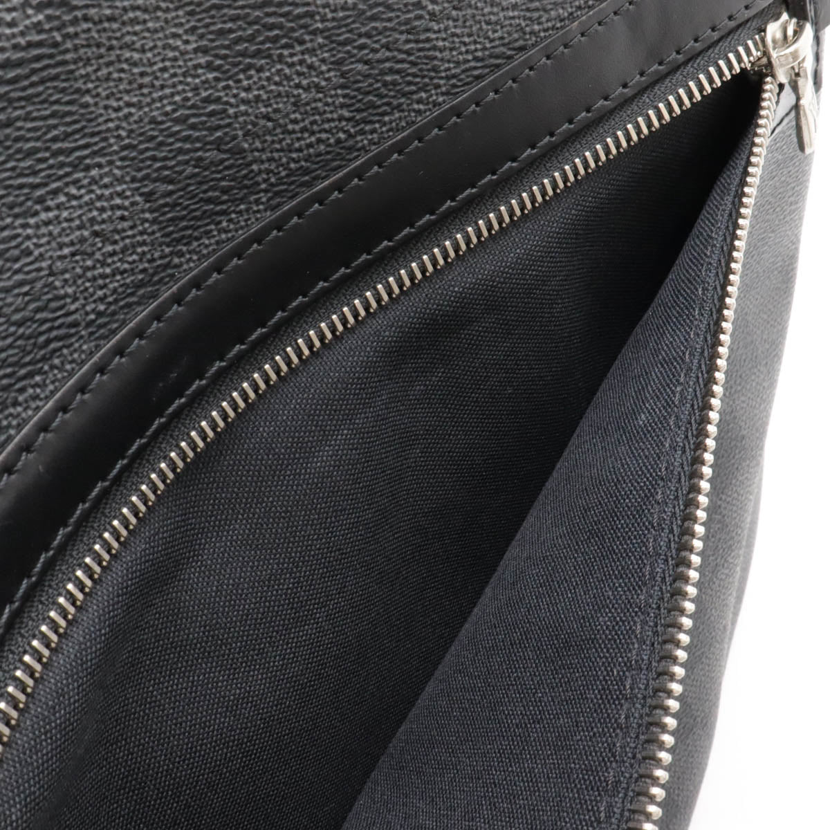 Louis Vuitton Damier Graphite Daniel MM Messenger Bag