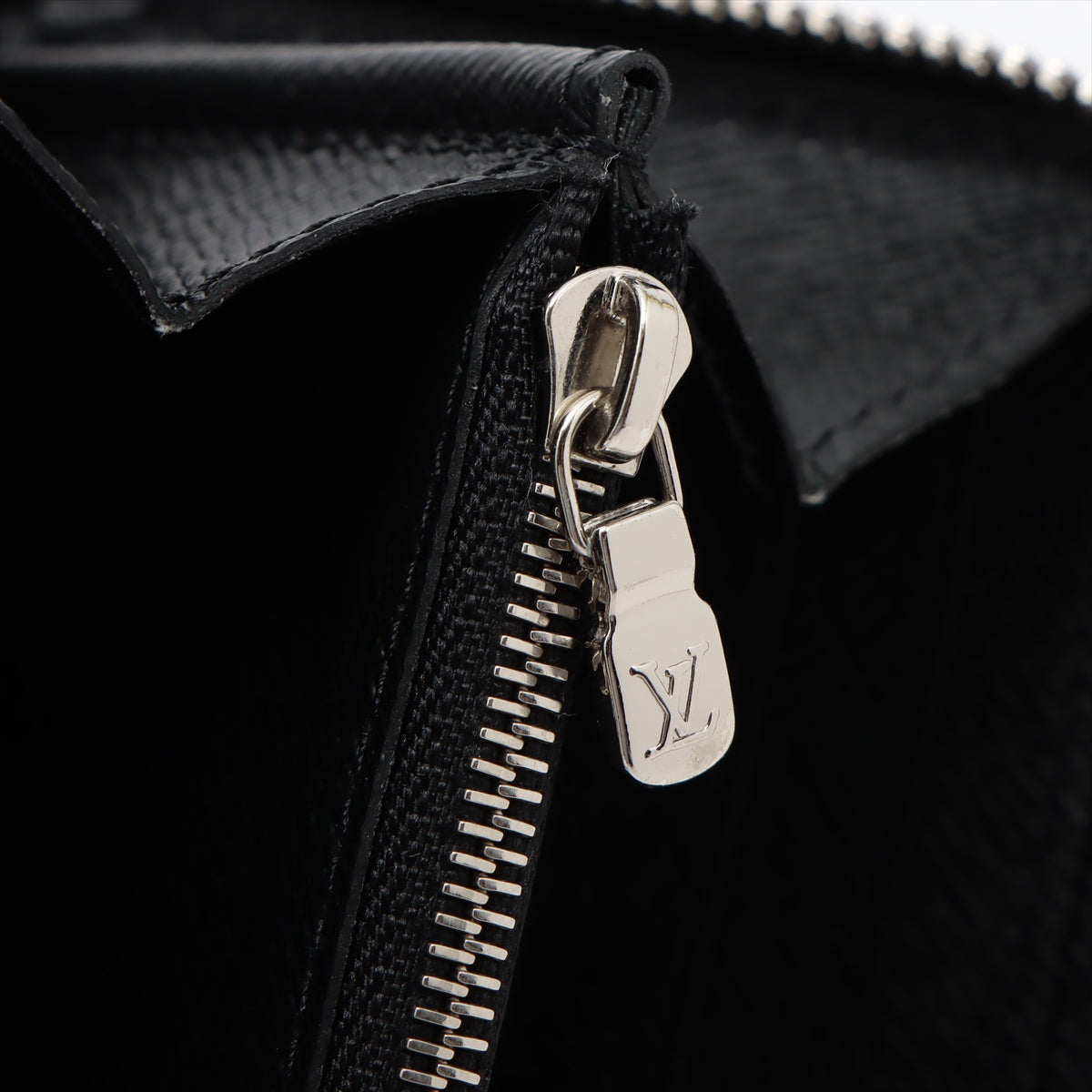 Louis Vuitton Epi Portefolio Clemens M60915 Noir Round Wallet