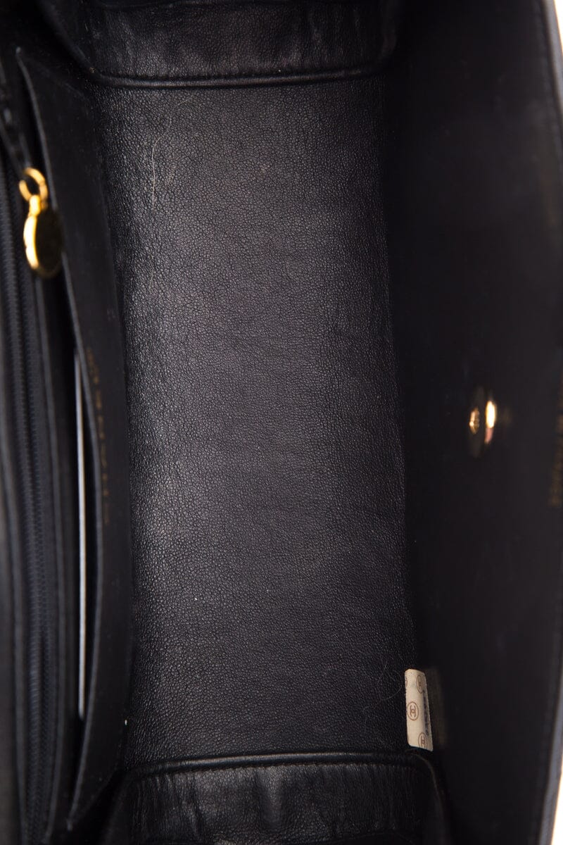 Chanel Vintage 1991 Black Quilted Lambskin Flap Crossbody Handbag with Gold Hardware