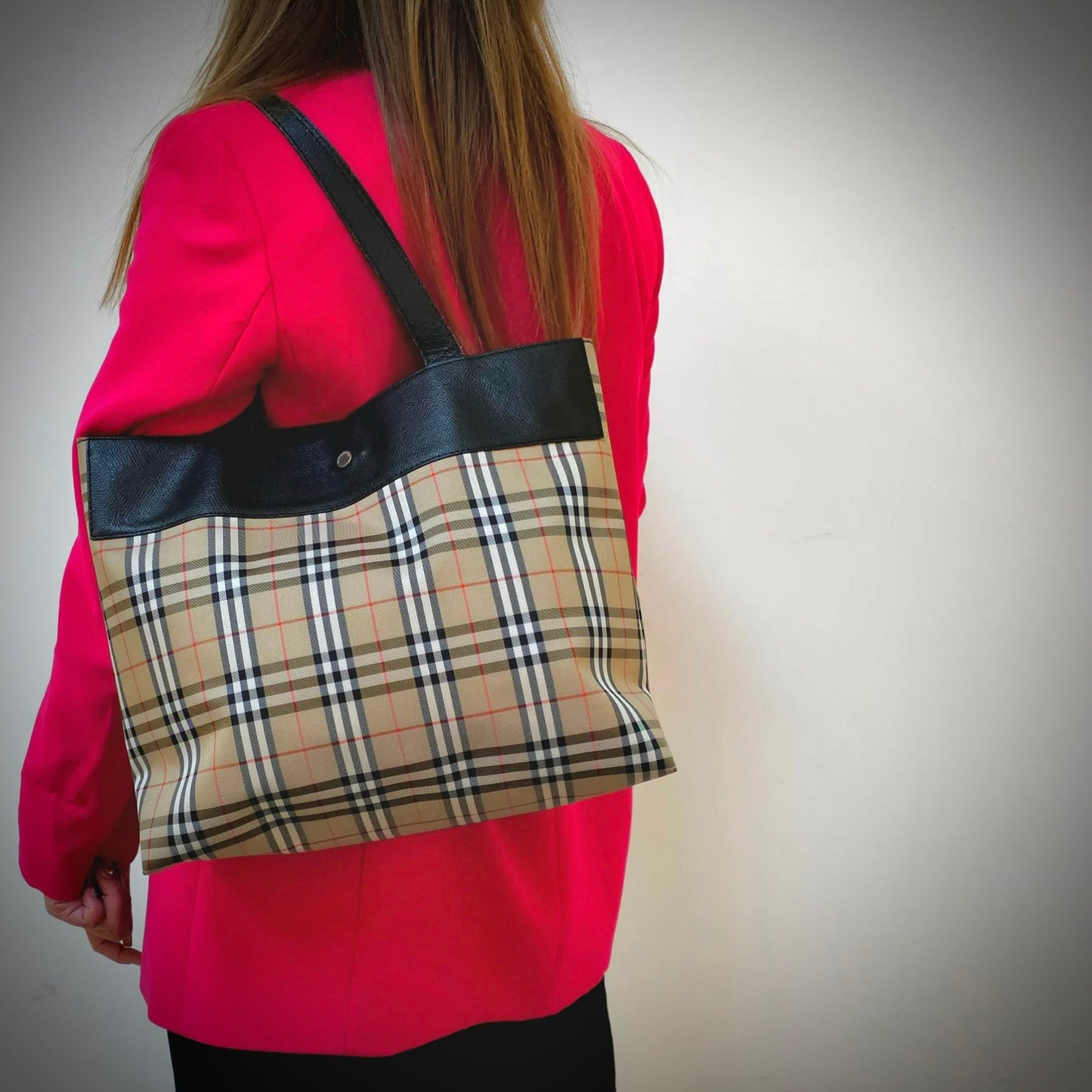 Burberry Classic Tote Bag TWS