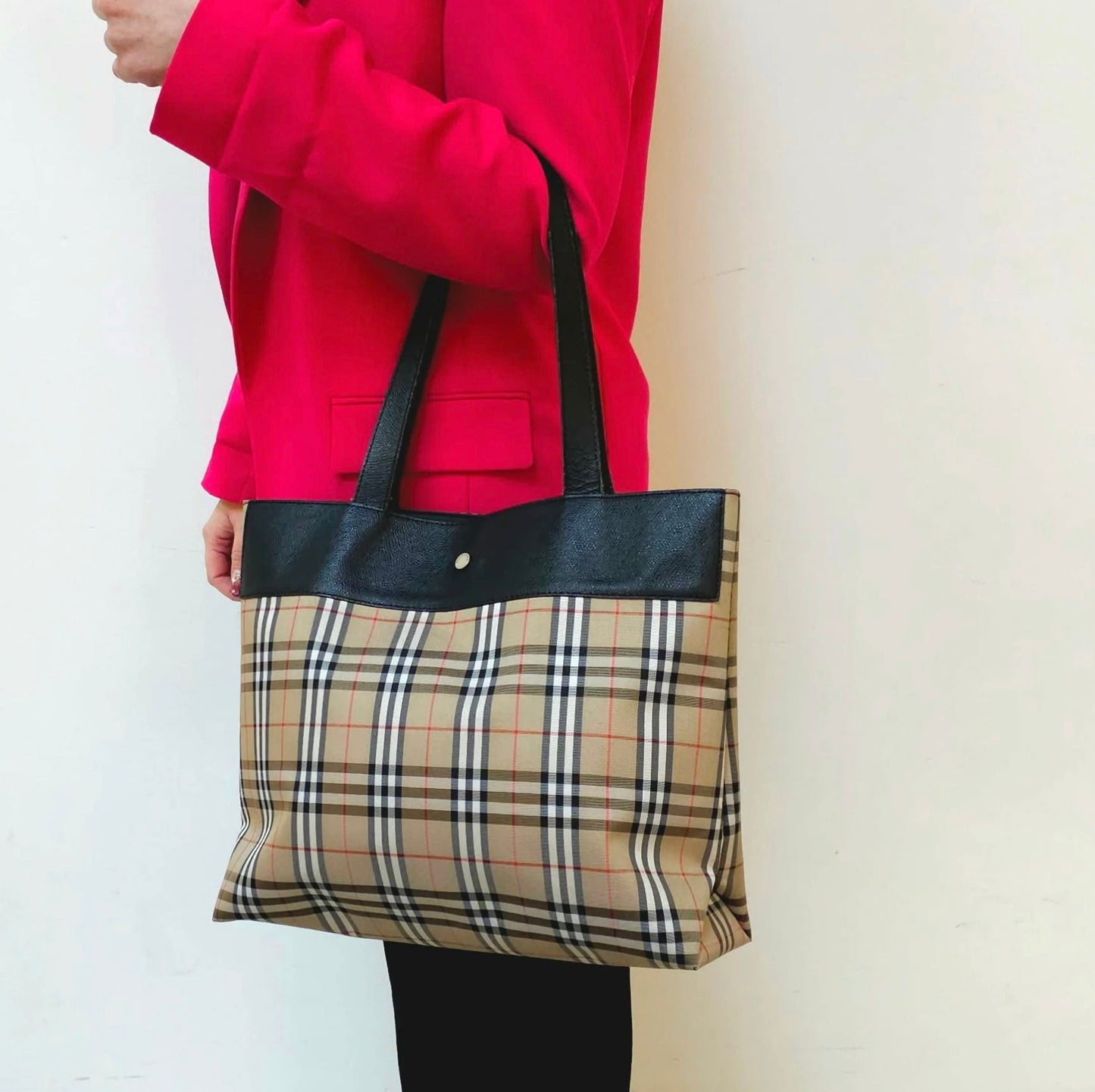 Burberry Classic Tote Bag TWS