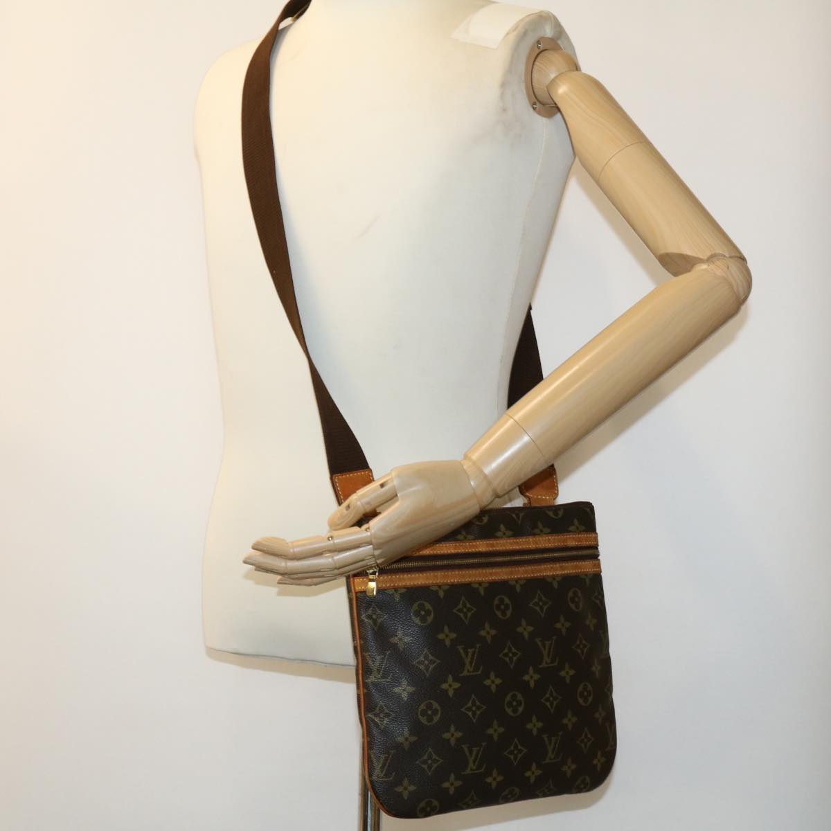 LOUIS VUITTON Monnogram Pochette Bosphore Shoulder Bag M40044 LV ki2194