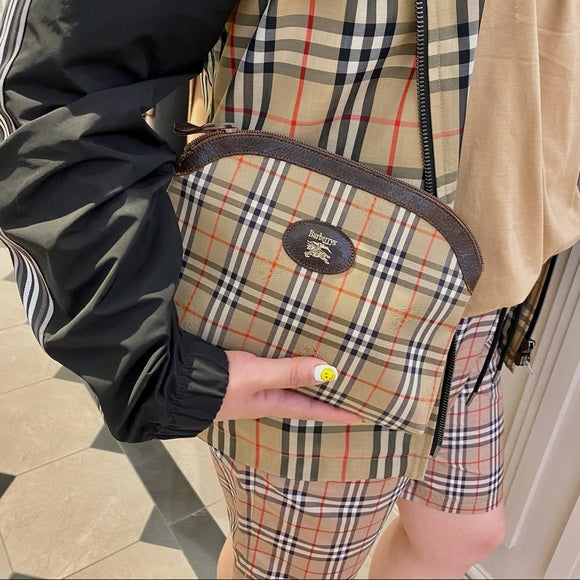 BURBERRY classic pochette/ clutch