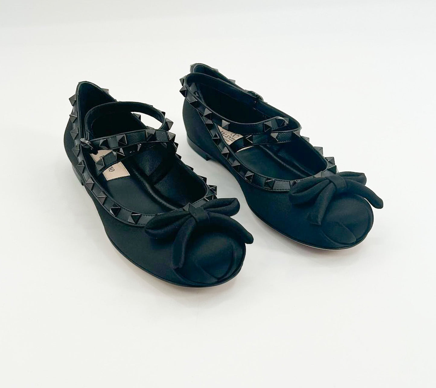 Valentino Garavani Rockstud Bow Detailed Ballerina Shoes